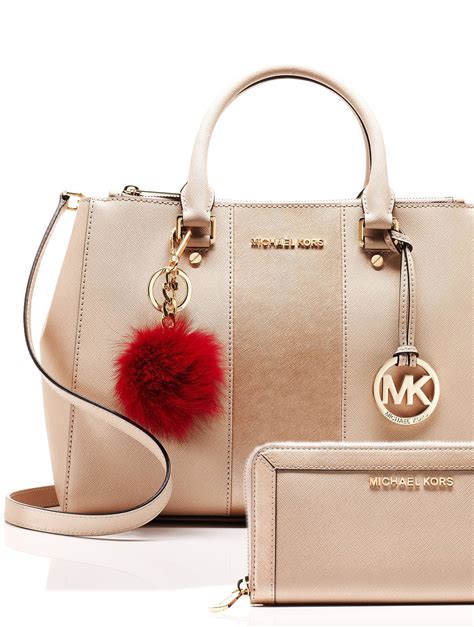 difference between michael kors and michael kors collection - Michael Kors bag latest design.